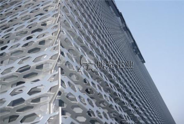 3104铝板卷在建筑行业的应用，厂家直供价格多少？